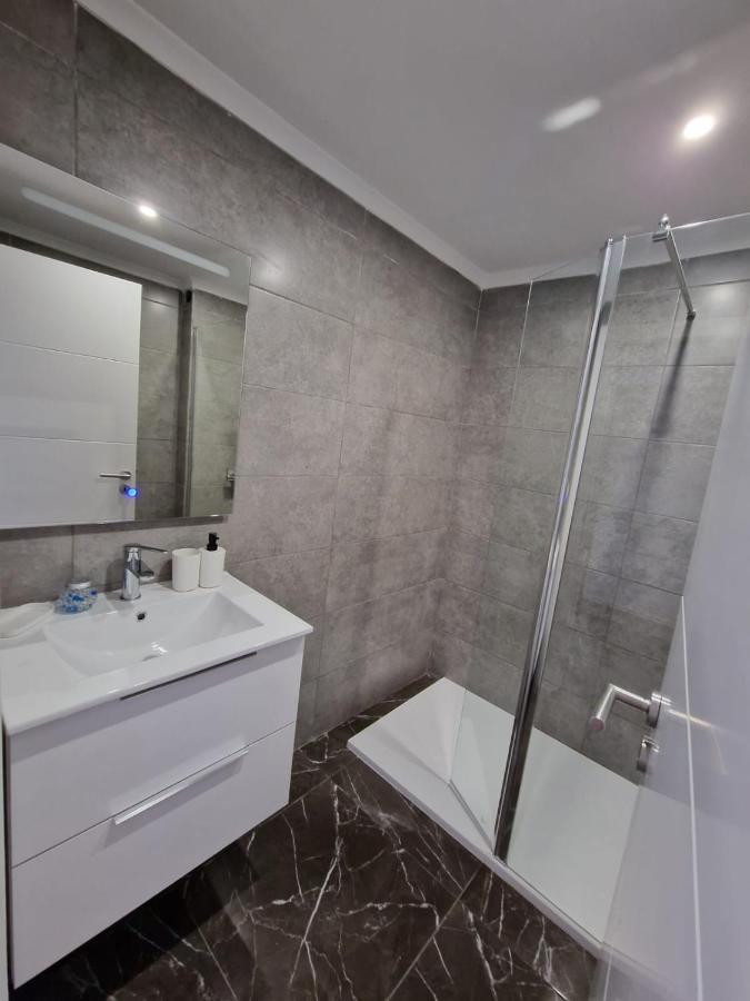 Appartement Brand New In Rua Da Oura